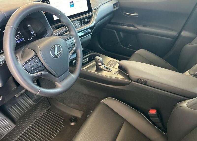 2025 Lexus UX
