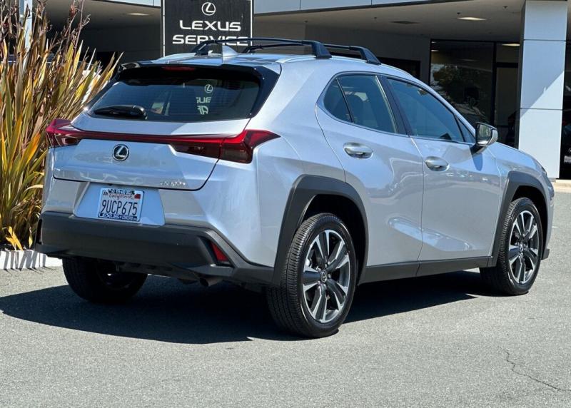 2025 Lexus UX
