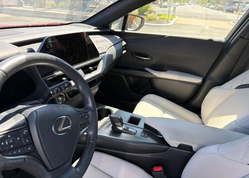 2025 Lexus UX