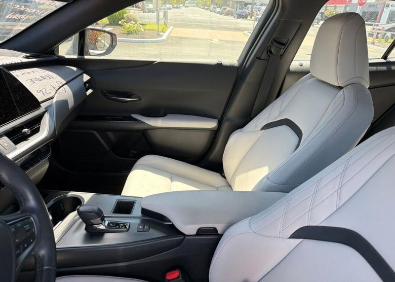 2025 Lexus UX