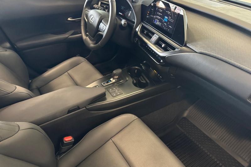 2025 Lexus UX
