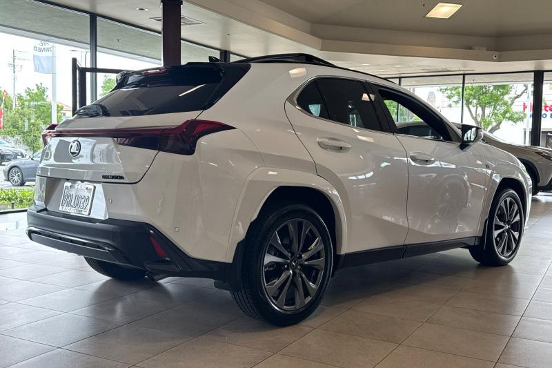 2025 Lexus UX