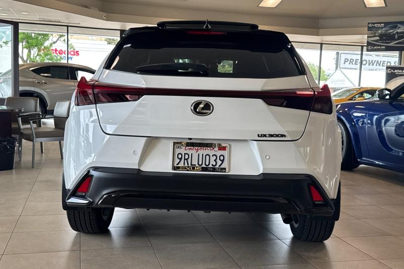 2025 Lexus UX