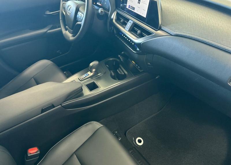 2025 Lexus UX