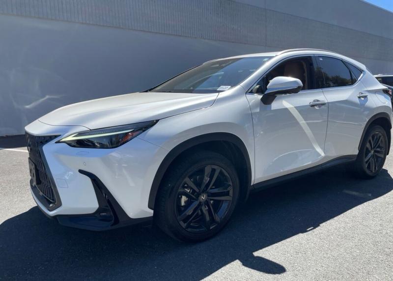 2024 Lexus NX 450h+ Luxury