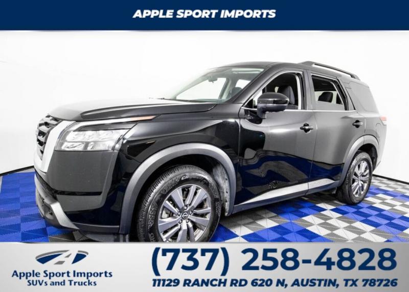 2025 Nissan Pathfinder SV