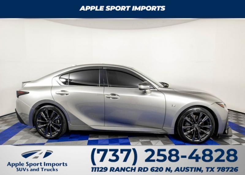2022 Lexus IS