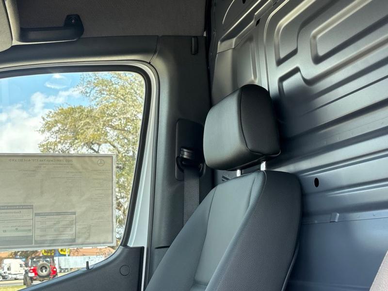 2025 Mercedes-Benz Sprinter 2500