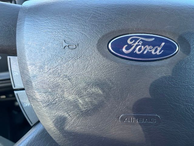2004 Ford Taurus