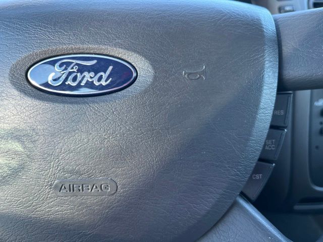 2004 Ford Taurus