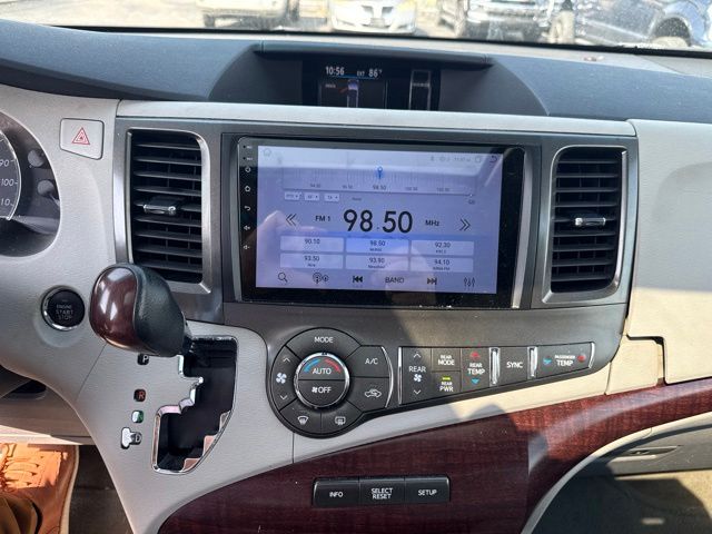 2012 Toyota Sienna