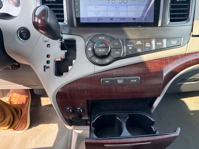 2012 Toyota Sienna