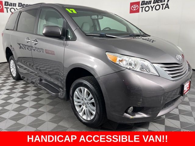 2017 Toyota Sienna XLE