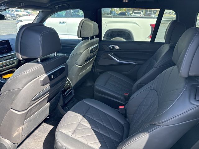 2023 BMW X7