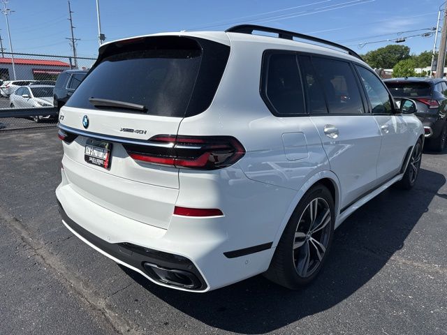 2023 BMW X7