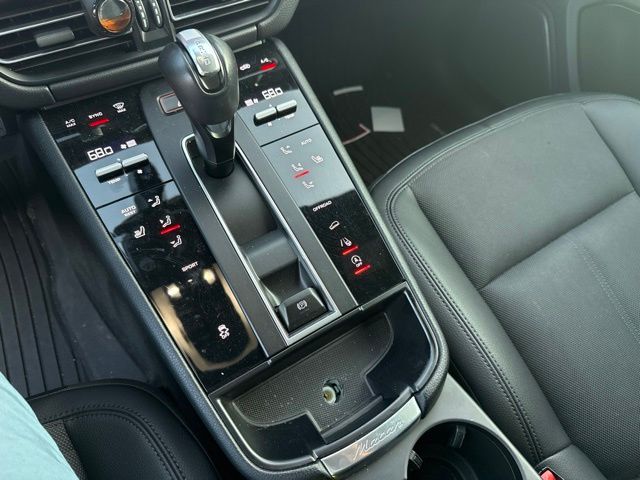 2022 Porsche Macan