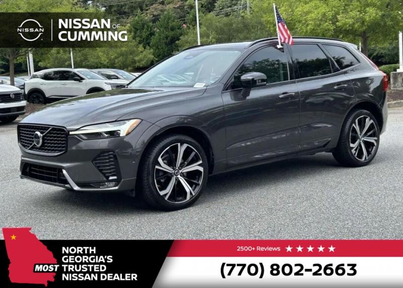 2023 Volvo XC60 B5 Ultimate Dark Theme